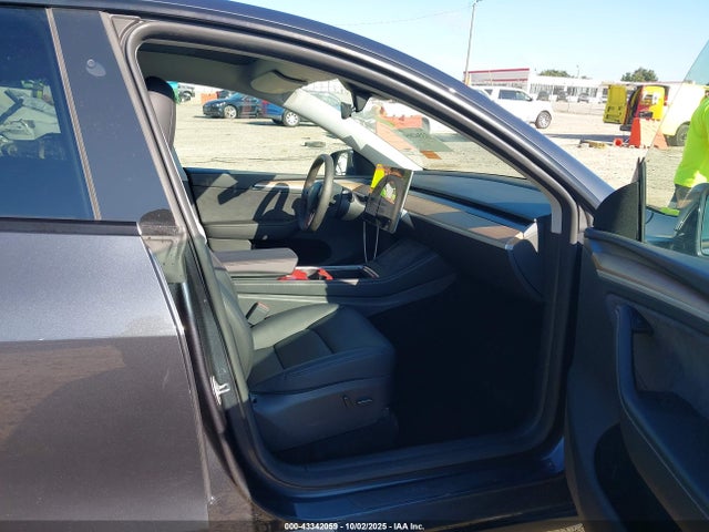 2024 TESLA MODEL Y 7SAYGDEE7RA294540 Photo 4
