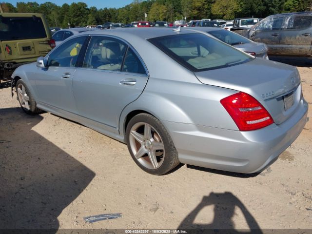 2010 MERCEDES-BENZ S 550 WDDNG7BB2AA288503 Photo 2