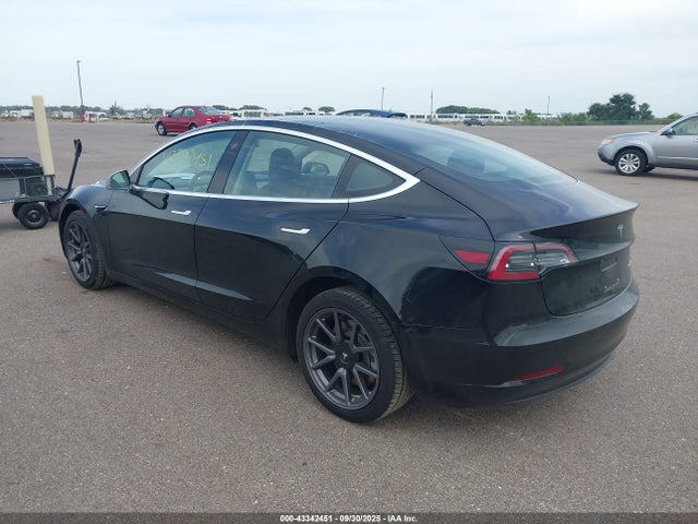 2018 TESLA MODEL 3 5YJ3E1EB4JF127402 Photo 2