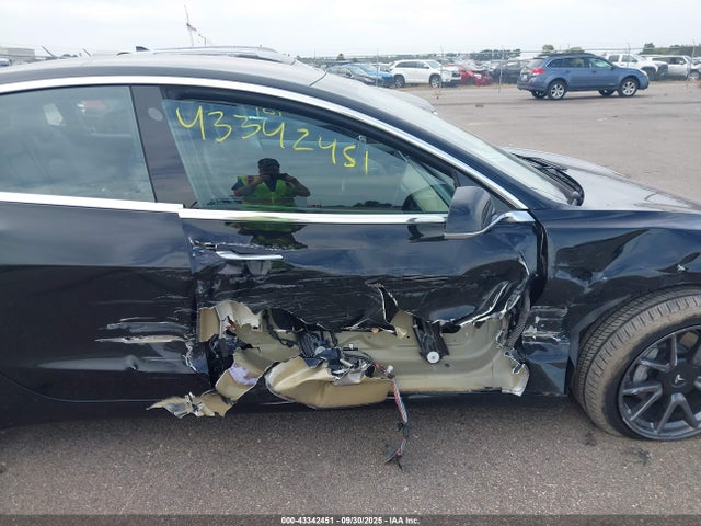 2018 TESLA MODEL 3 5YJ3E1EB4JF127402 Photo 5