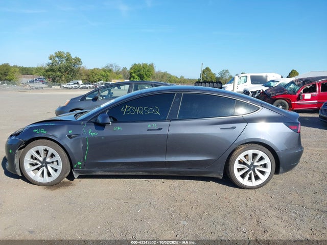 5YJ3E1EB8MF980258 Tesla MODEL 3