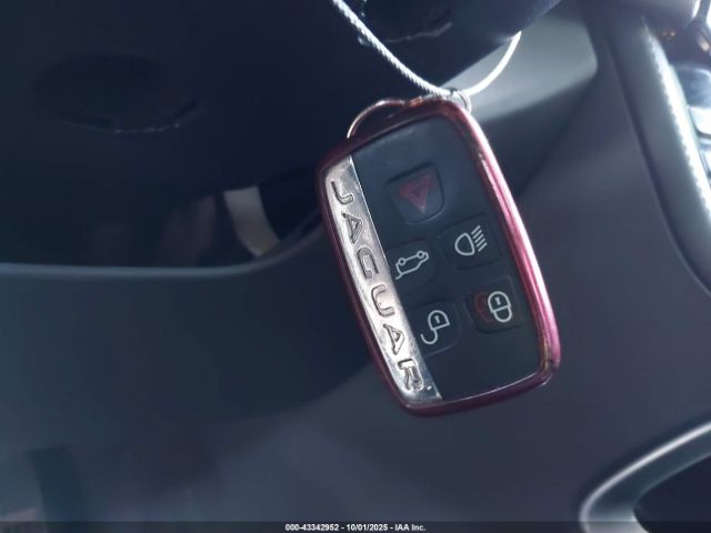 2018 JAGUAR F-PACE SADCM2FV8JA245628 Photo 10