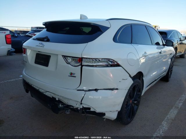 2018 JAGUAR F-PACE SADCM2FV8JA245628 Photo 3