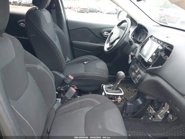 1C4PJMCB2GW318550 Jeep 2016