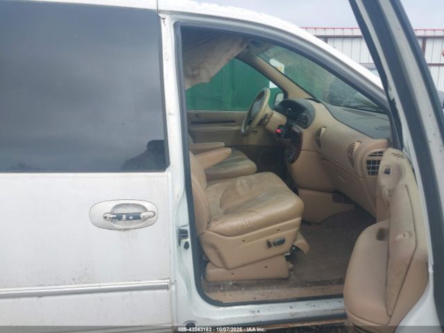 2000 CHRYSLER TOWN & COUNTRY 1C4GP54LXYB568865 Photo 4