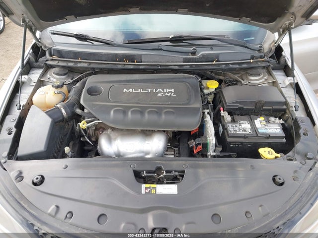 Chrysler 200 2015 1C3CCCBBXFN660857 Image 10
