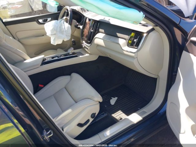 2024 VOLVO XC60 RECHARGE PLUG-IN HYBRID YV4H60DM2R1946829 Photo 4