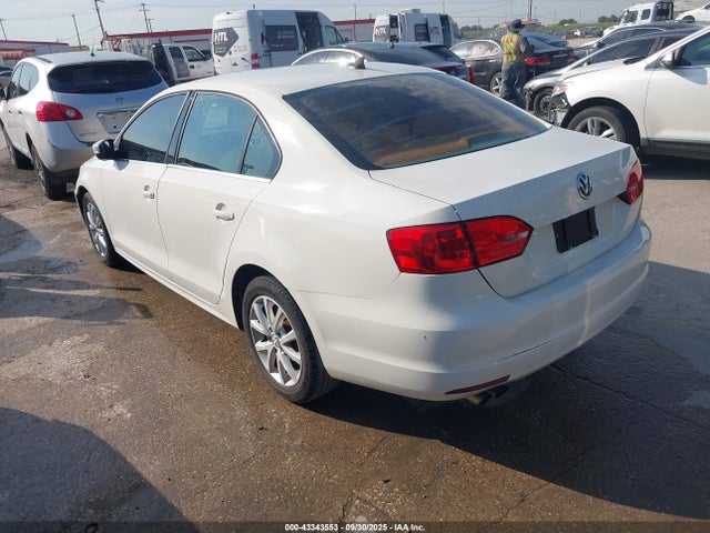 3VWD17AJ2EM218571 Volkswagen 2014