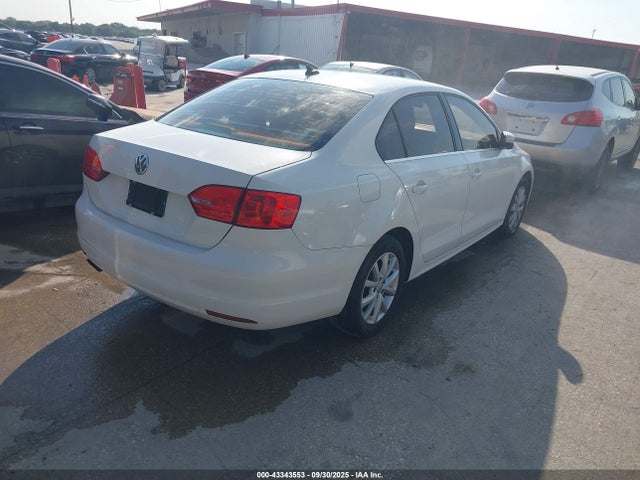 3VWD17AJ2EM218571 Volkswagen 2014