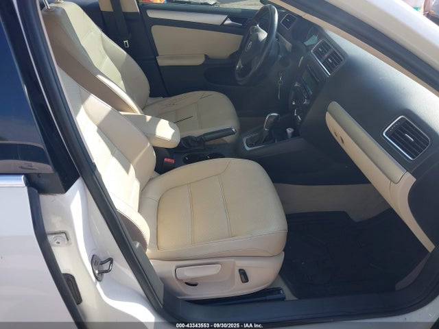 3VWD17AJ2EM218571 Volkswagen 2014
