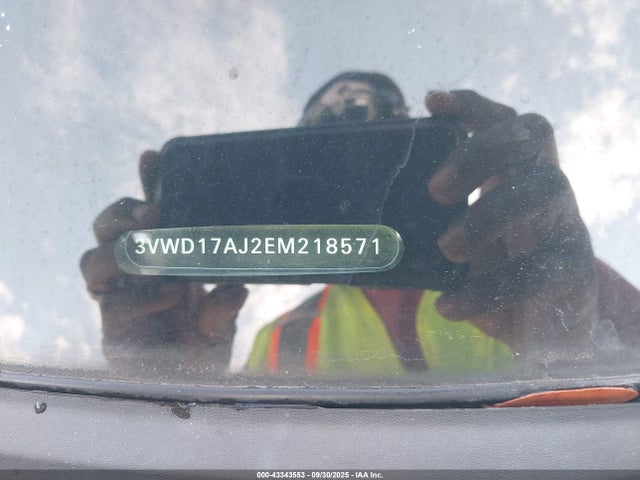 3VWD17AJ2EM218571 Volkswagen 2014