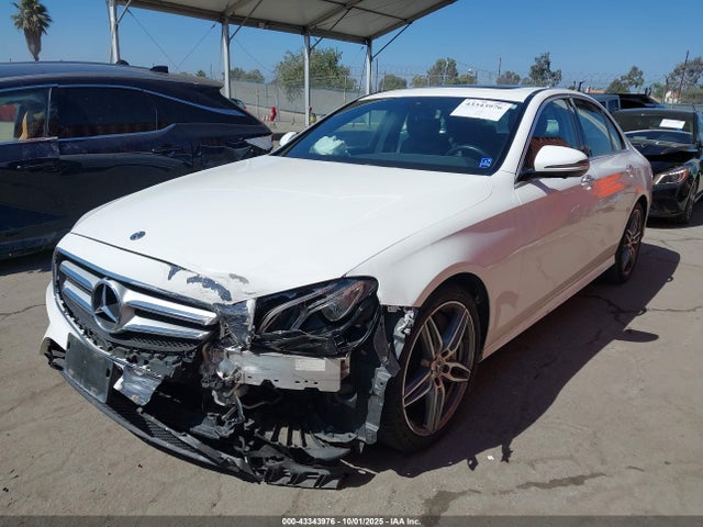 Mercedes-Benz E 300 2019 WDDZF4JB0KA622128 Image 2