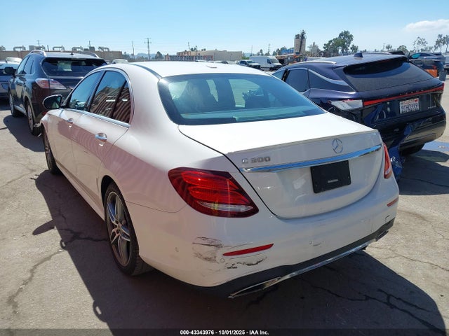 Mercedes-Benz E 300 2019 WDDZF4JB0KA622128 Image 3