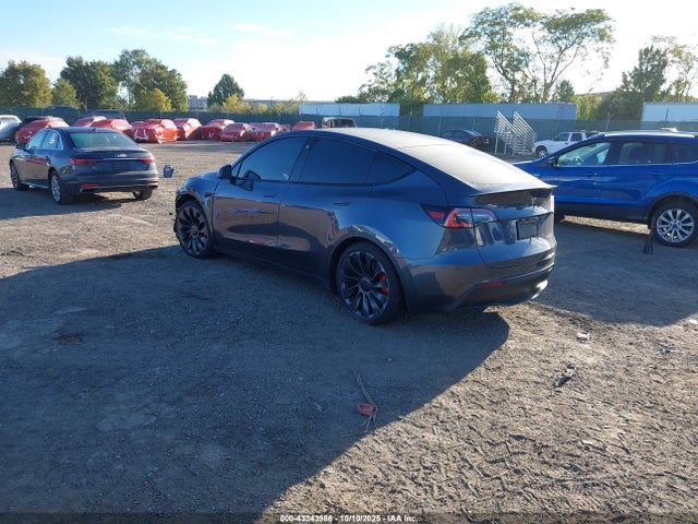 2021 TESLA MODEL Y 5YJYGDEF5MF084066 Photo 2