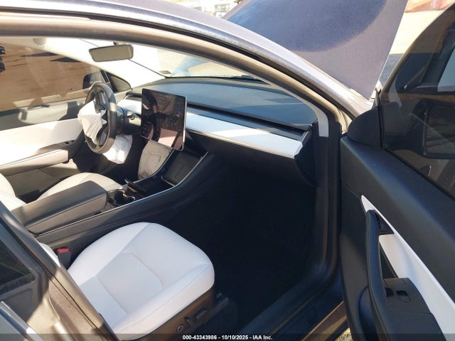 2021 TESLA MODEL Y 5YJYGDEF5MF084066 Photo 4