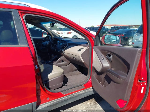 KM8JUCAG1FU099527 Hyundai TUCSON SE
