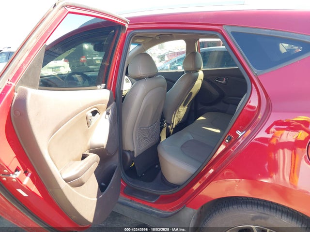 KM8JUCAG1FU099527 Hyundai TUCSON SE
