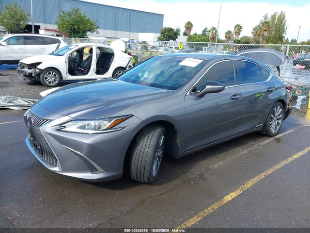 Lexus a25a-fxs, 3nm 2021 58ADA1C11MU008541 Image 2