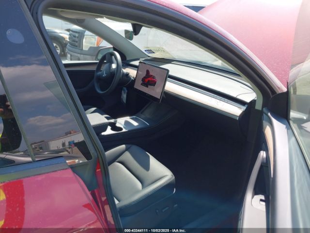 2025 TESLA MODEL Y 7SAYGDEF1SA351359 Photo 4