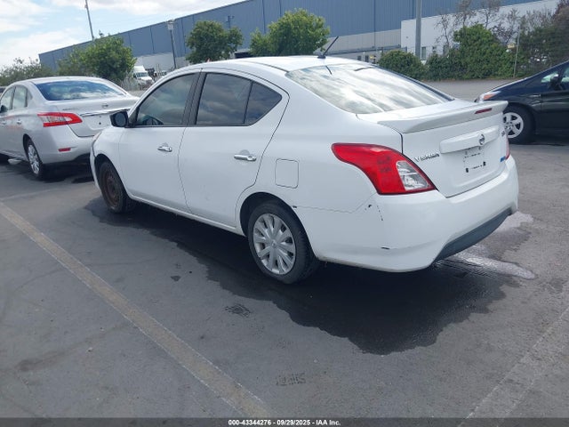 3N1CN7AP8GL850980 Nissan 2016