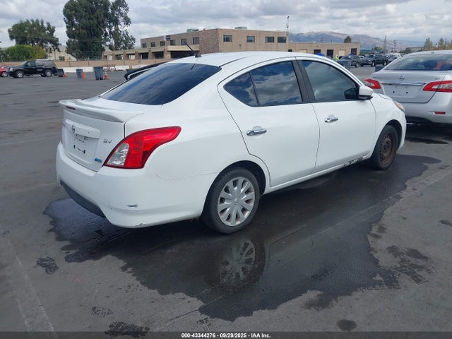 3N1CN7AP8GL850980 Nissan 2016