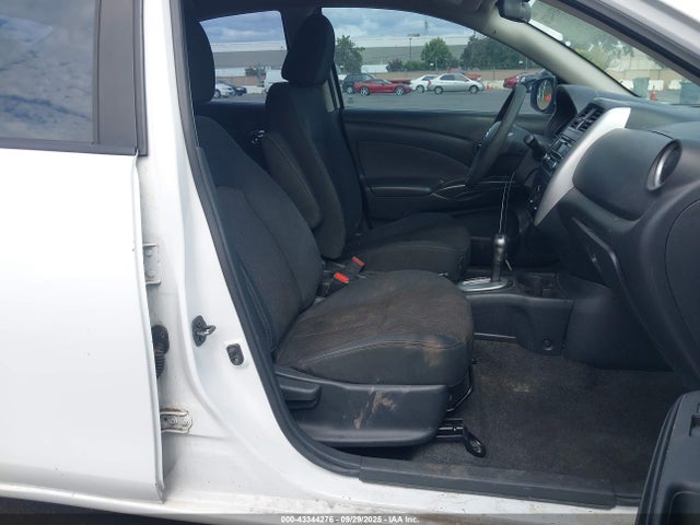 3N1CN7AP8GL850980 Nissan 2016