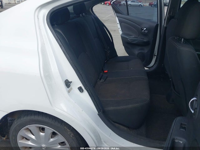 3N1CN7AP8GL850980 Nissan 2016
