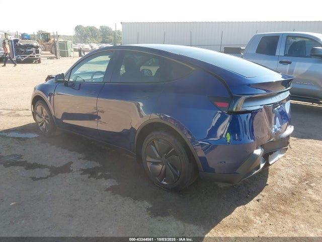 2026 TESLA MODEL Y 7SAYGDED5TF424669 Photo 2