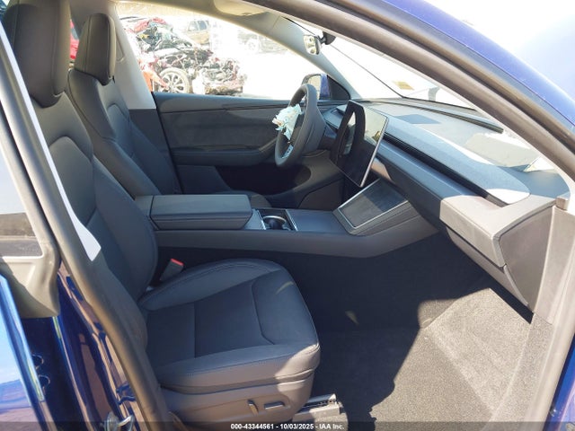 2026 TESLA MODEL Y 7SAYGDED5TF424669 Photo 4