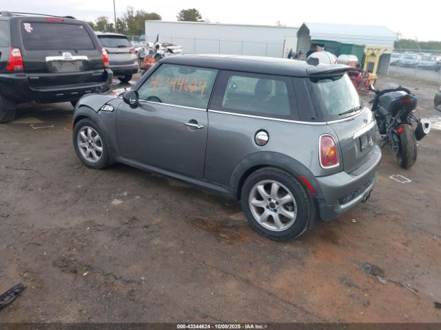 2010 MINI COOPER S WMWMF7C50ATZ69679 Photo 2