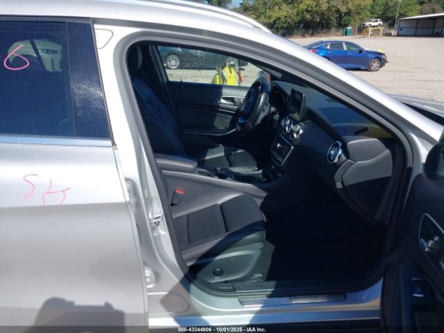 2018 MERCEDES-BENZ GLA 250 WDCTG4GB7JJ410307 Photo 4