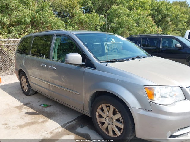 2C4RC1BG1GR296564 Chrysler Town and Country