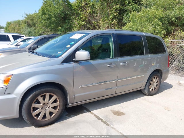 2C4RC1BG1GR296564 Chrysler Town and Country