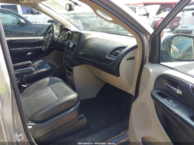 2C4RC1BG1GR296564 Chrysler Town and Country