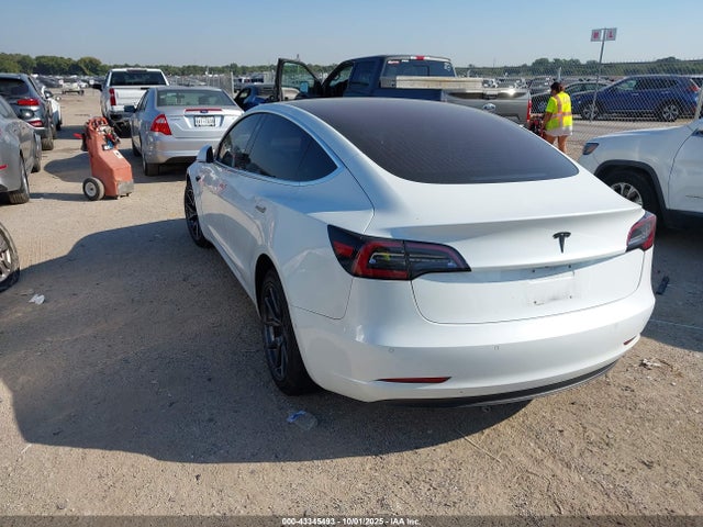 2018 TESLA MODEL 3 5YJ3E1EA8JF035250 Photo 2