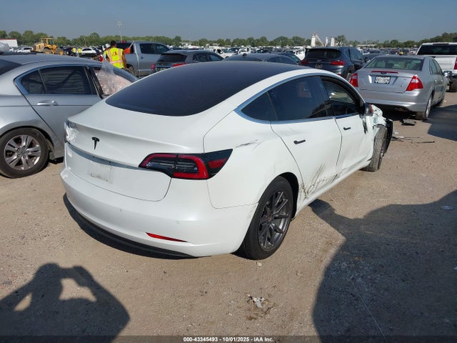 2018 TESLA MODEL 3 5YJ3E1EA8JF035250 Photo 3