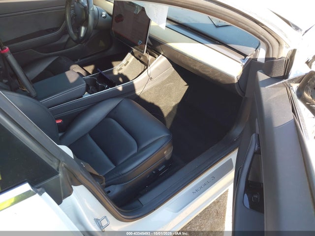 2018 TESLA MODEL 3 5YJ3E1EA8JF035250 Photo 4