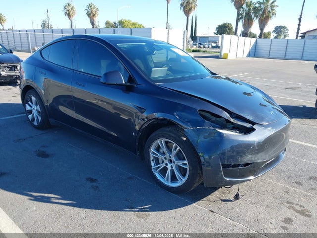 2024 TESLA MODEL Y 7SAYGDED7RF097801 Photo 0