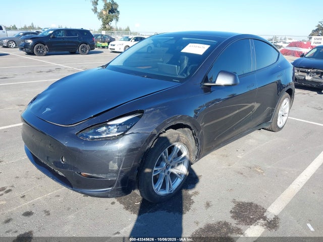 2024 TESLA MODEL Y 7SAYGDED7RF097801 Photo 1