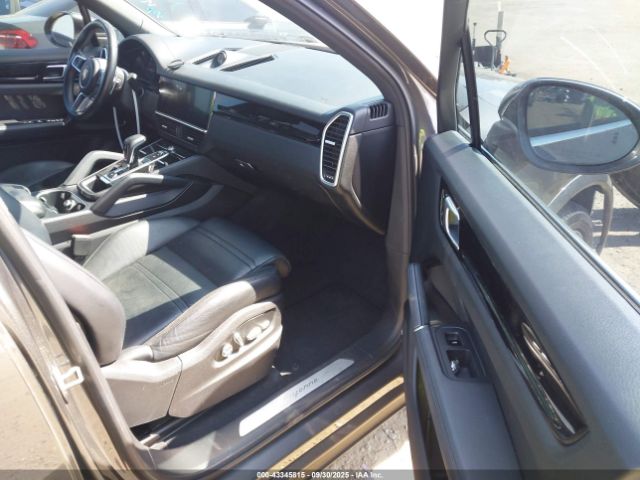 2019 PORSCHE CAYENNE WP1AA2AY2KDA06409 Photo 4