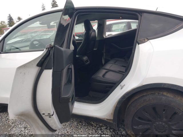 2023 TESLA MODEL Y 7SAYGAEE1PF860755 Photo 7