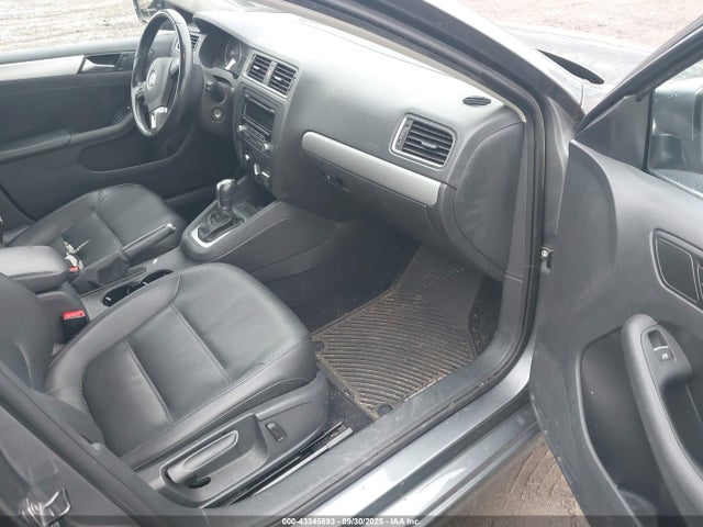 3VWD07AJ9EM214052 Volkswagen Jetta