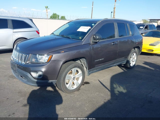 Jeep 2015 2015 1C4NJDBB4FD282749 Image 2
