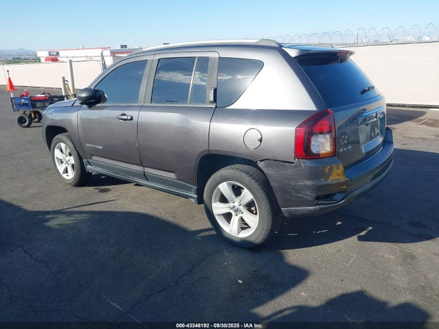 Jeep 2015 2015 1C4NJDBB4FD282749 Image 3