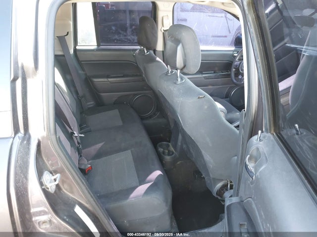 Jeep 2015 2015 1C4NJDBB4FD282749 Image 8