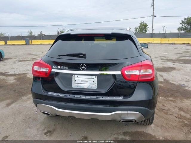Mercedes-Benz m270 2018 WDCTG4EB4JJ458589 Image 16