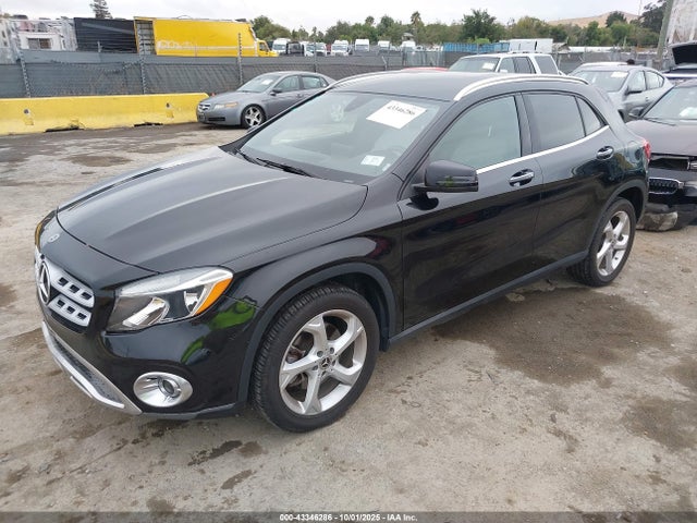 Mercedes-Benz m270 2018 WDCTG4EB4JJ458589 Image 2