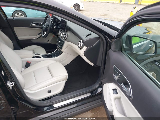 Mercedes-Benz m270 2018 WDCTG4EB4JJ458589 Image 5
