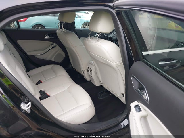 Mercedes-Benz m270 2018 WDCTG4EB4JJ458589 Image 8