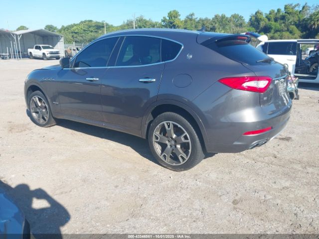 2018 MASERATI LEVANTE ZN661XUL6JX259846 Photo 2